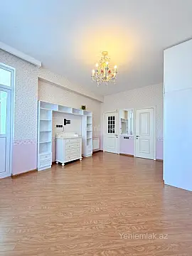 Satılır 4 otaqlı yeni tikili 180 m²
