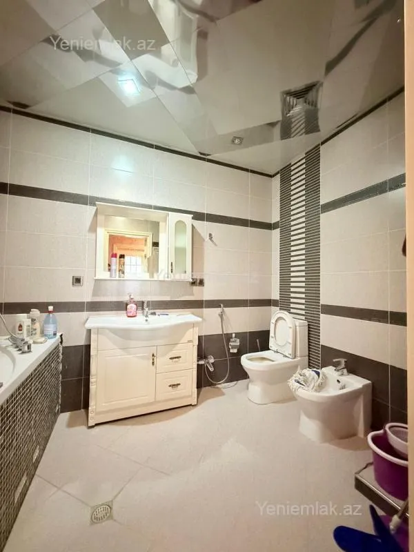 Satılır 4 otaqlı yeni tikili 180 m²