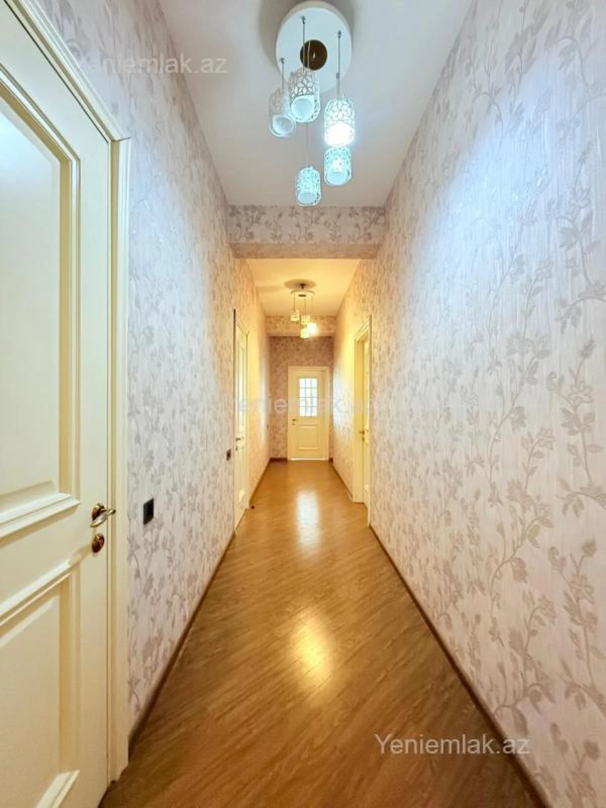 Satılır 4 otaqlı yeni tikili 180 m²