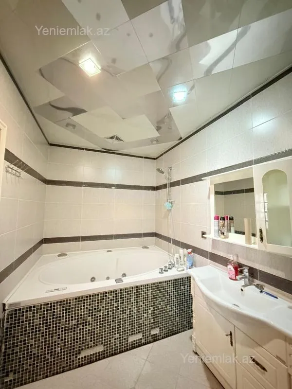 Satılır 4 otaqlı yeni tikili 180 m²