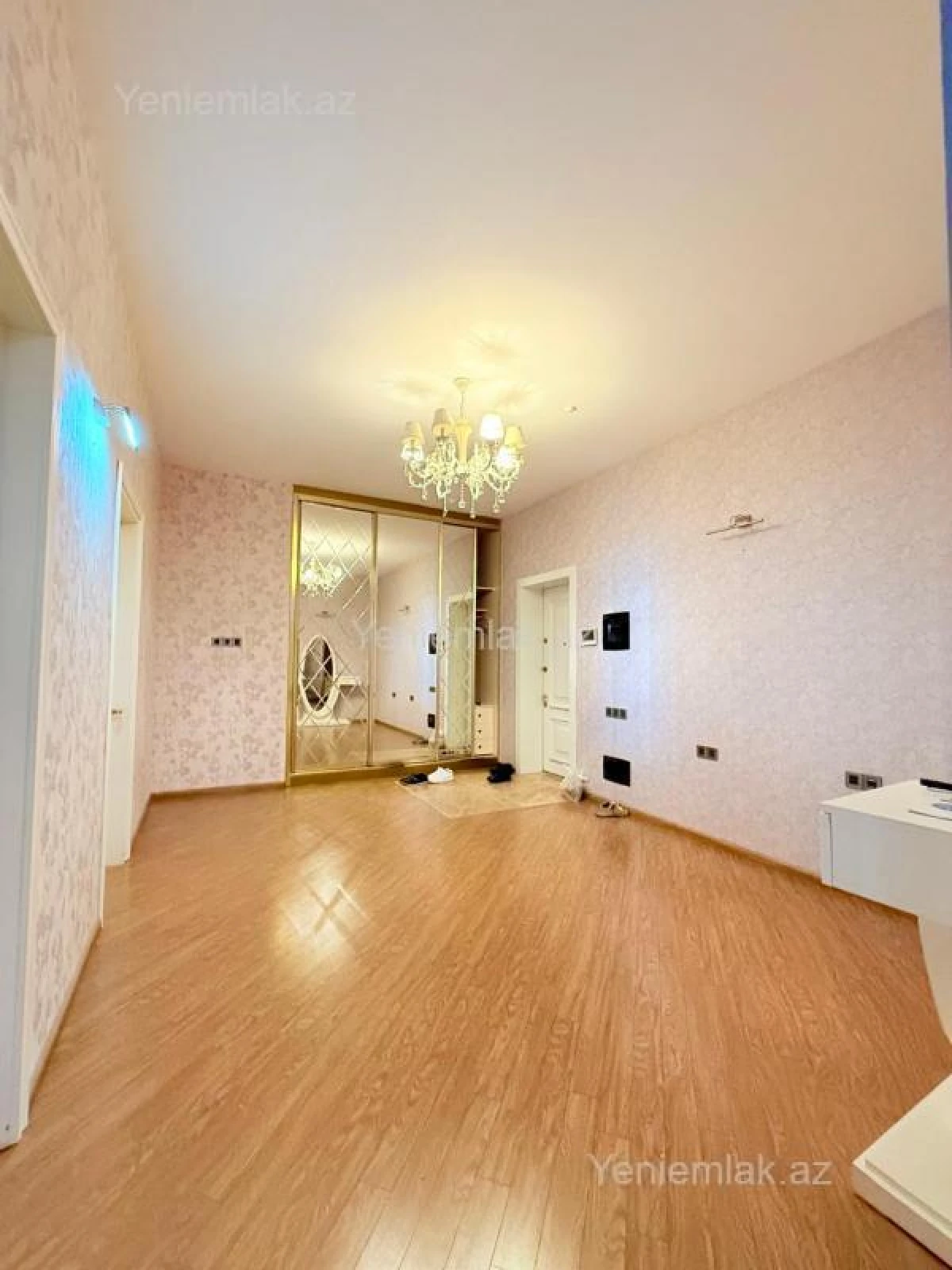 Satılır 4 otaqlı yeni tikili 180 m²
