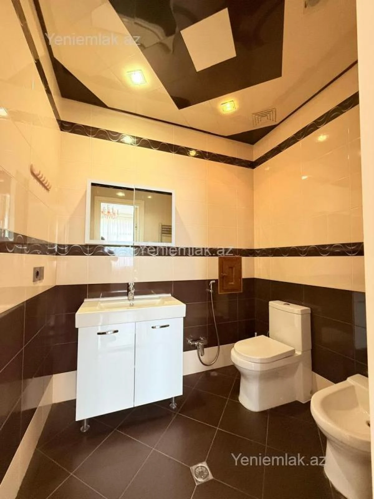 Satılır 4 otaqlı yeni tikili 180 m²