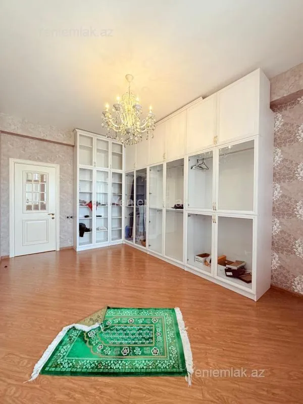 Satılır 4 otaqlı yeni tikili 180 m²