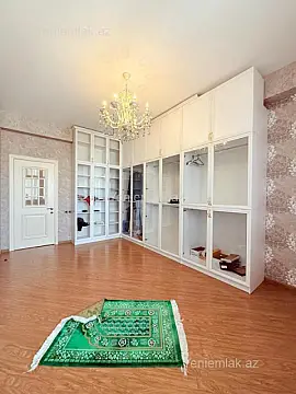 Satılır 4 otaqlı yeni tikili 180 m²