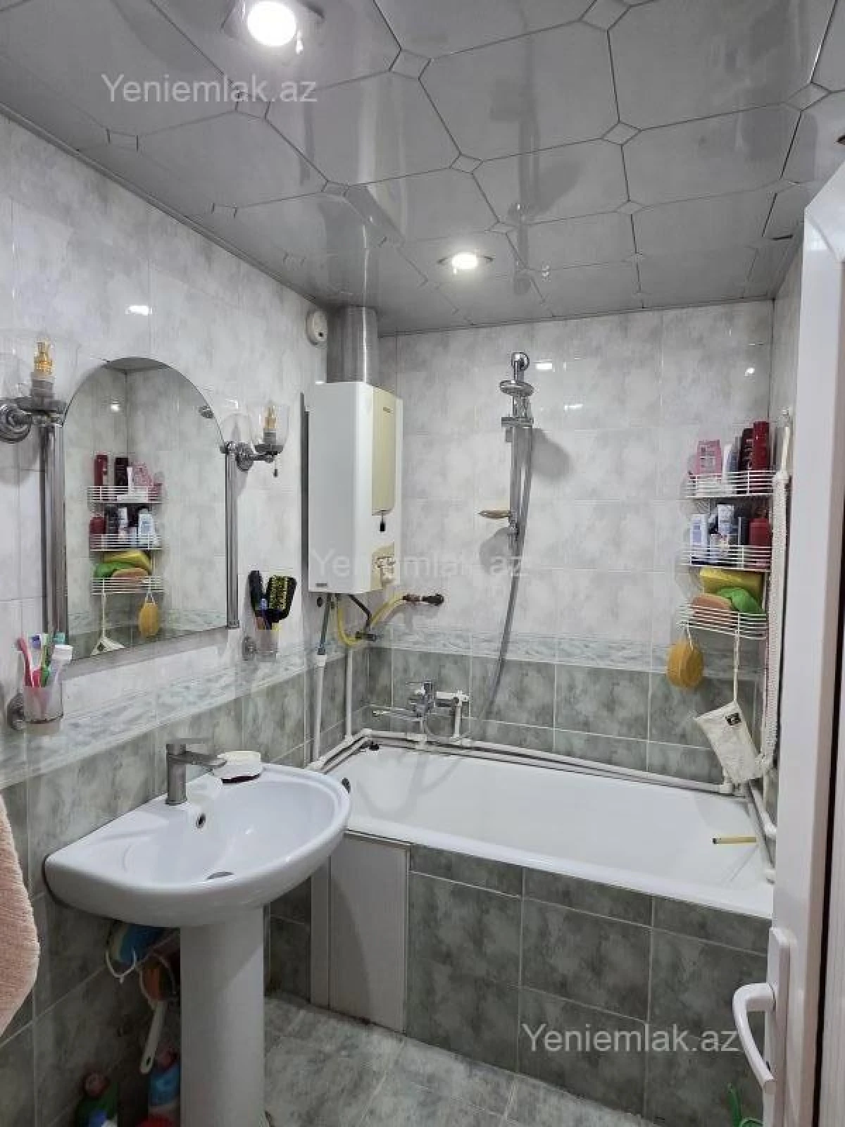 Satılır 3 otaqlı köhnə tikili 85 m²