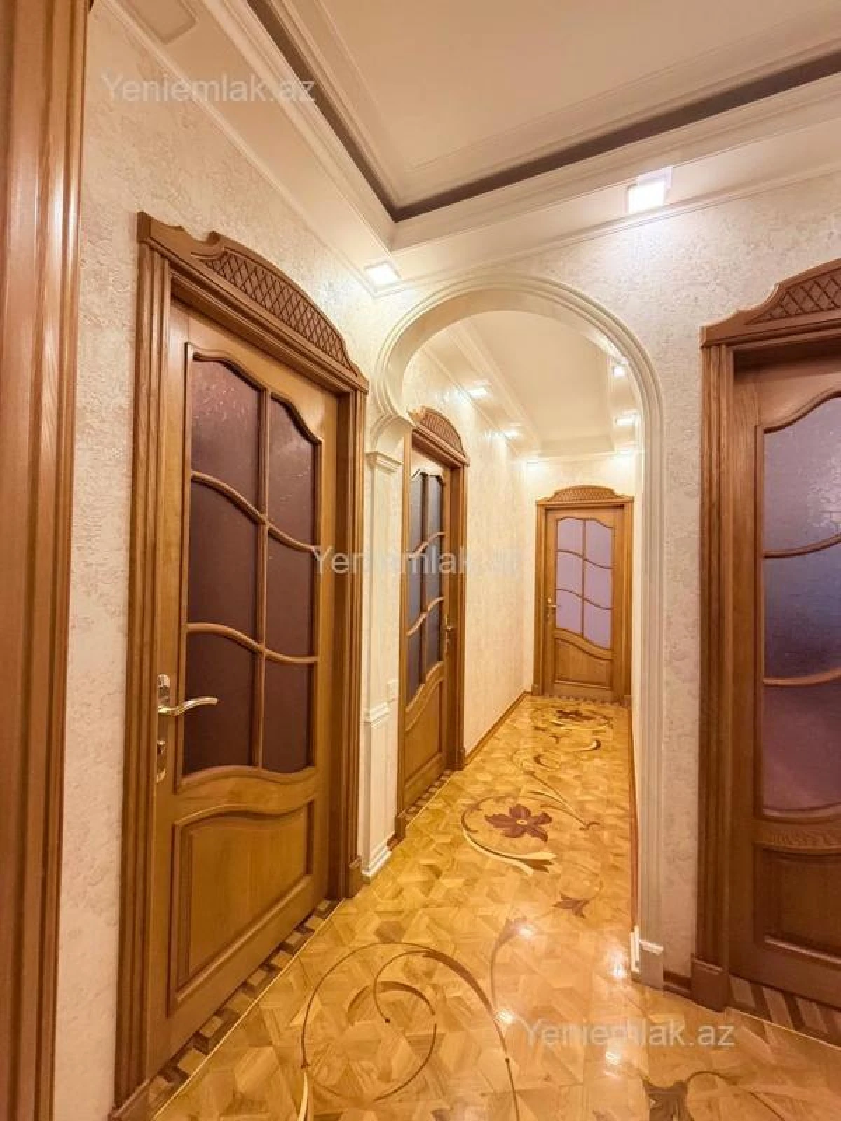 Satılır 5 otaqlı köhnə tikili 130 m²