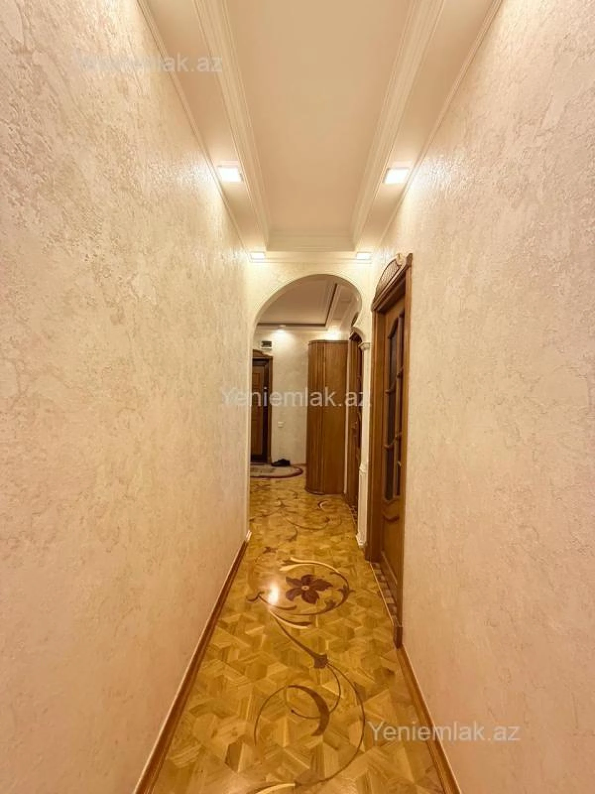 Satılır 5 otaqlı köhnə tikili 130 m²