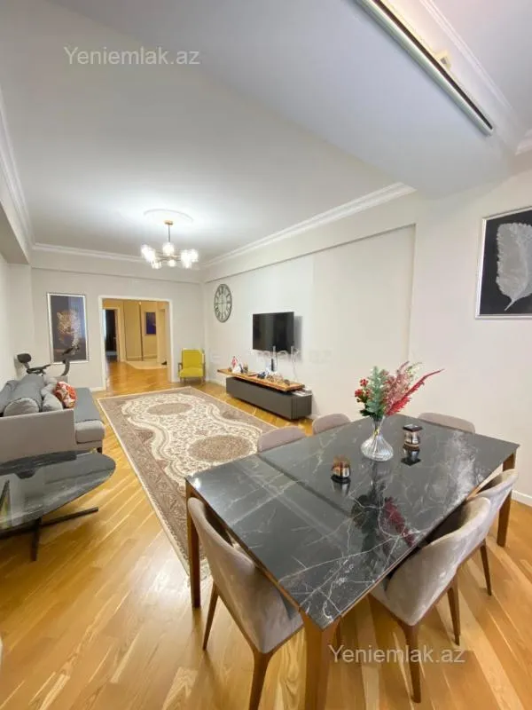 Satılır 3 otaqlı yeni tikili 125 m²