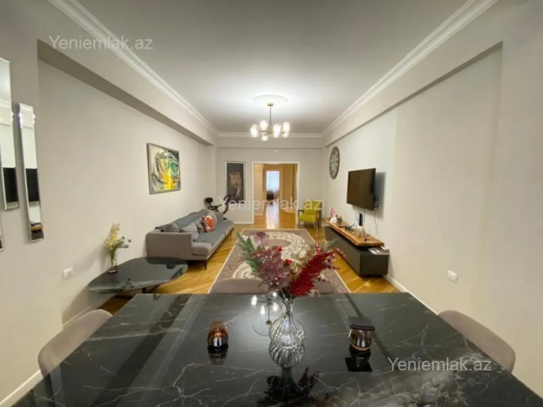 Satılır 3 otaqlı yeni tikili 125 m²