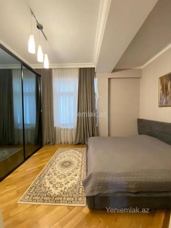 Satılır 3 otaqlı yeni tikili 125 m²