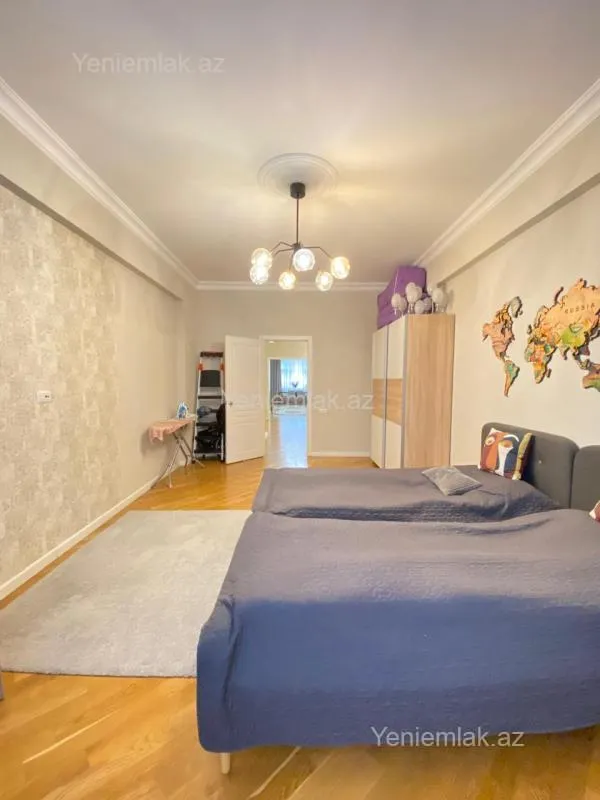 Satılır 3 otaqlı yeni tikili 125 m²