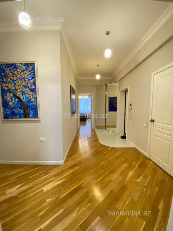 Satılır 3 otaqlı yeni tikili 125 m²