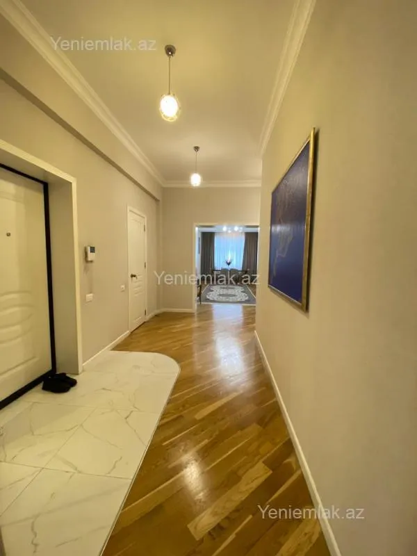 Satılır 3 otaqlı yeni tikili 125 m²