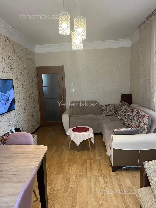 Satılır 2 otaqlı köhnə tikili 65 m²