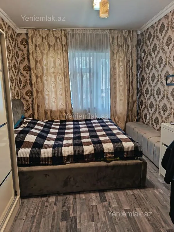 Satılır 4 otaqlı köhnə tikili 110 m²