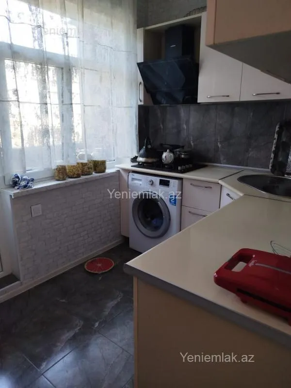 Satılır 4 otaqlı köhnə tikili 110 m²