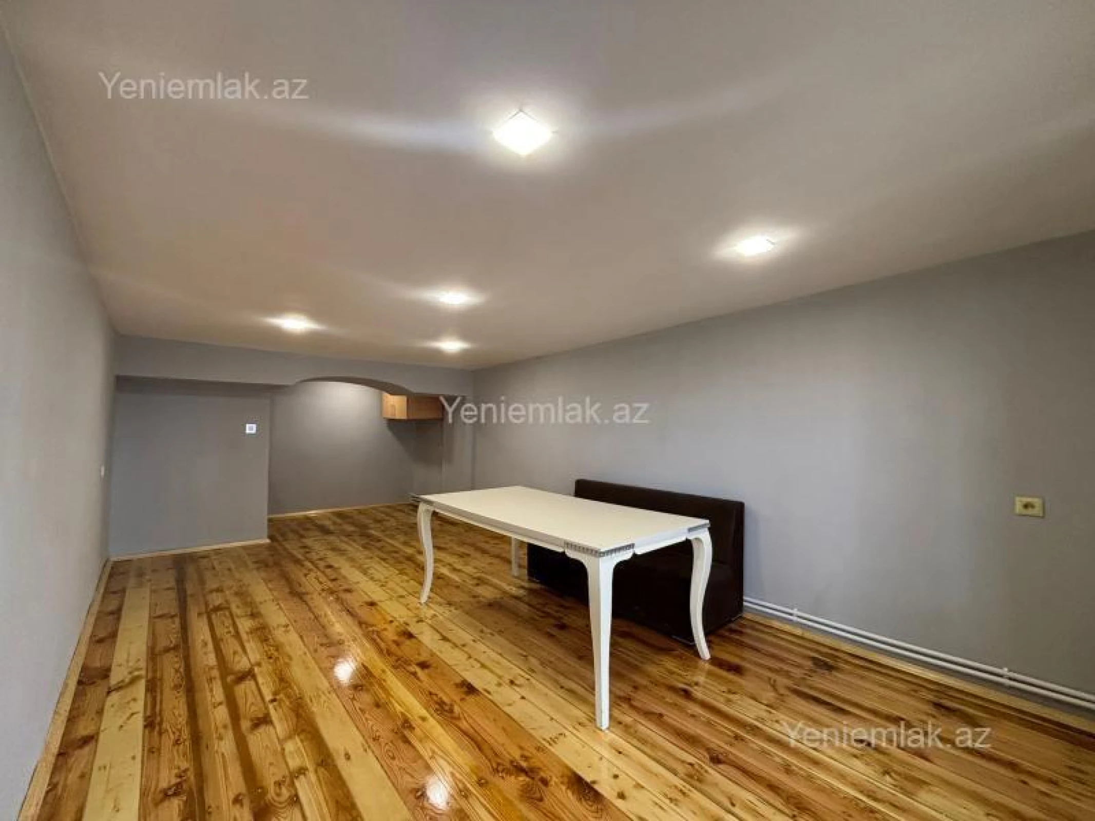 Satılır 6 otaqlı köhnə tikili 210 m²