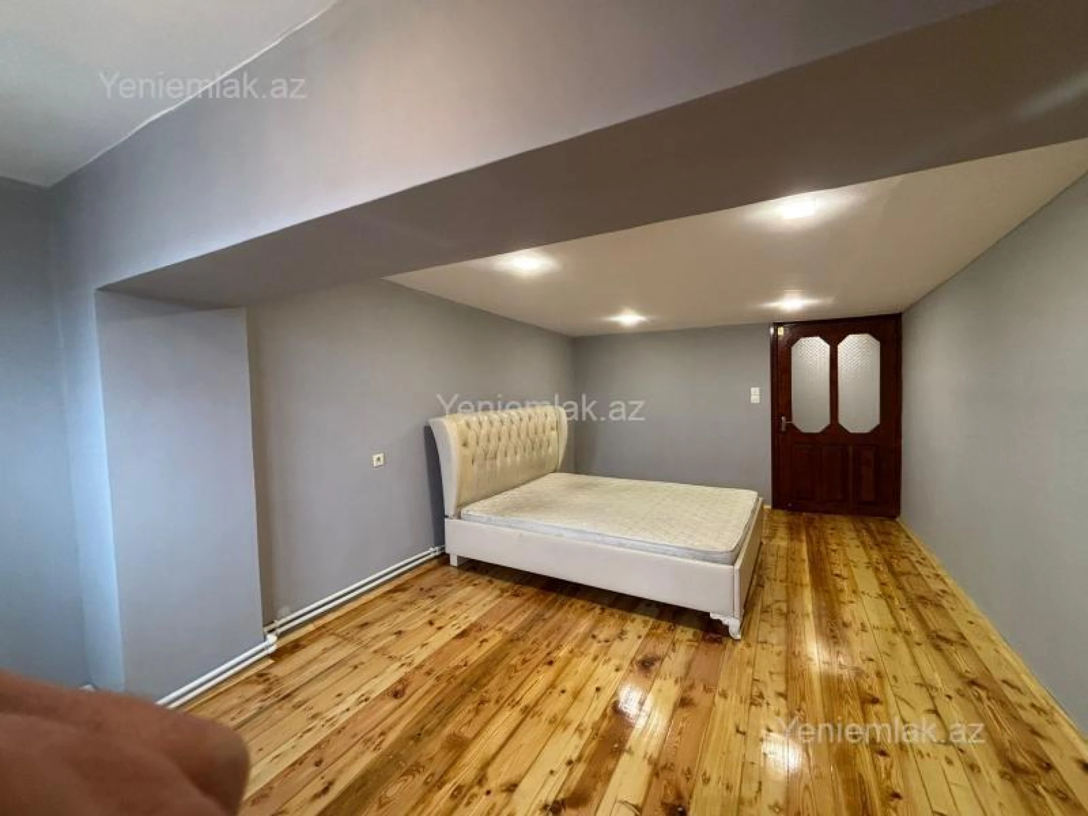 Satılır 6 otaqlı köhnə tikili 210 m²