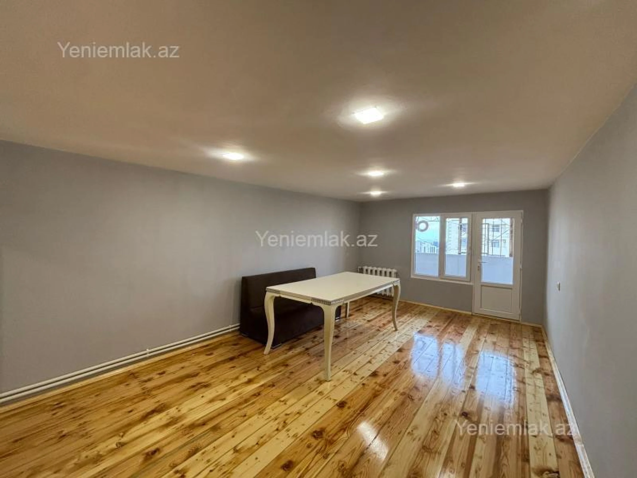 Satılır 6 otaqlı köhnə tikili 210 m²