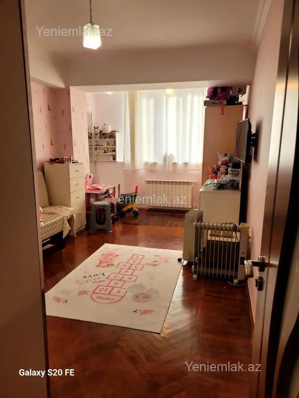 Satılır 6 otaqlı köhnə tikili 210 m²