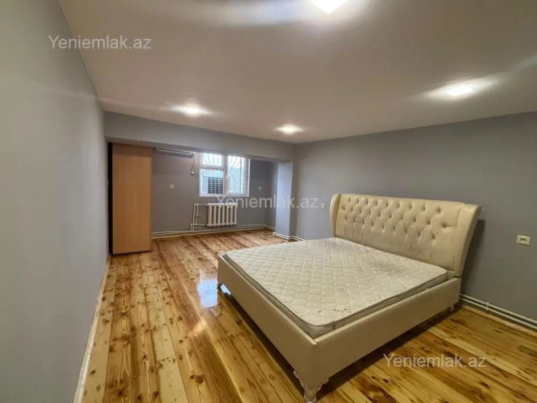 Satılır 6 otaqlı köhnə tikili 210 m²