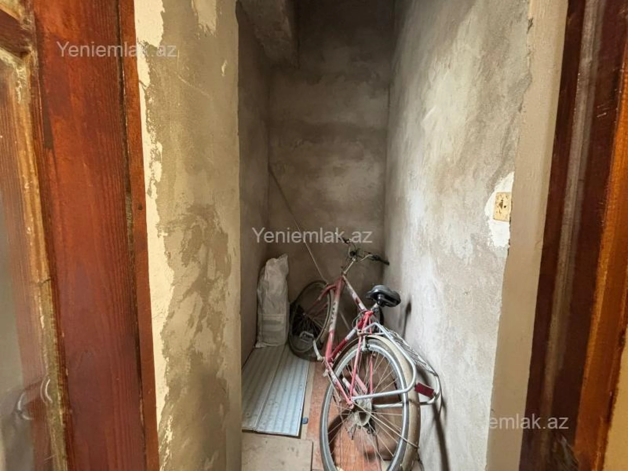 Satılır 6 otaqlı köhnə tikili 210 m²