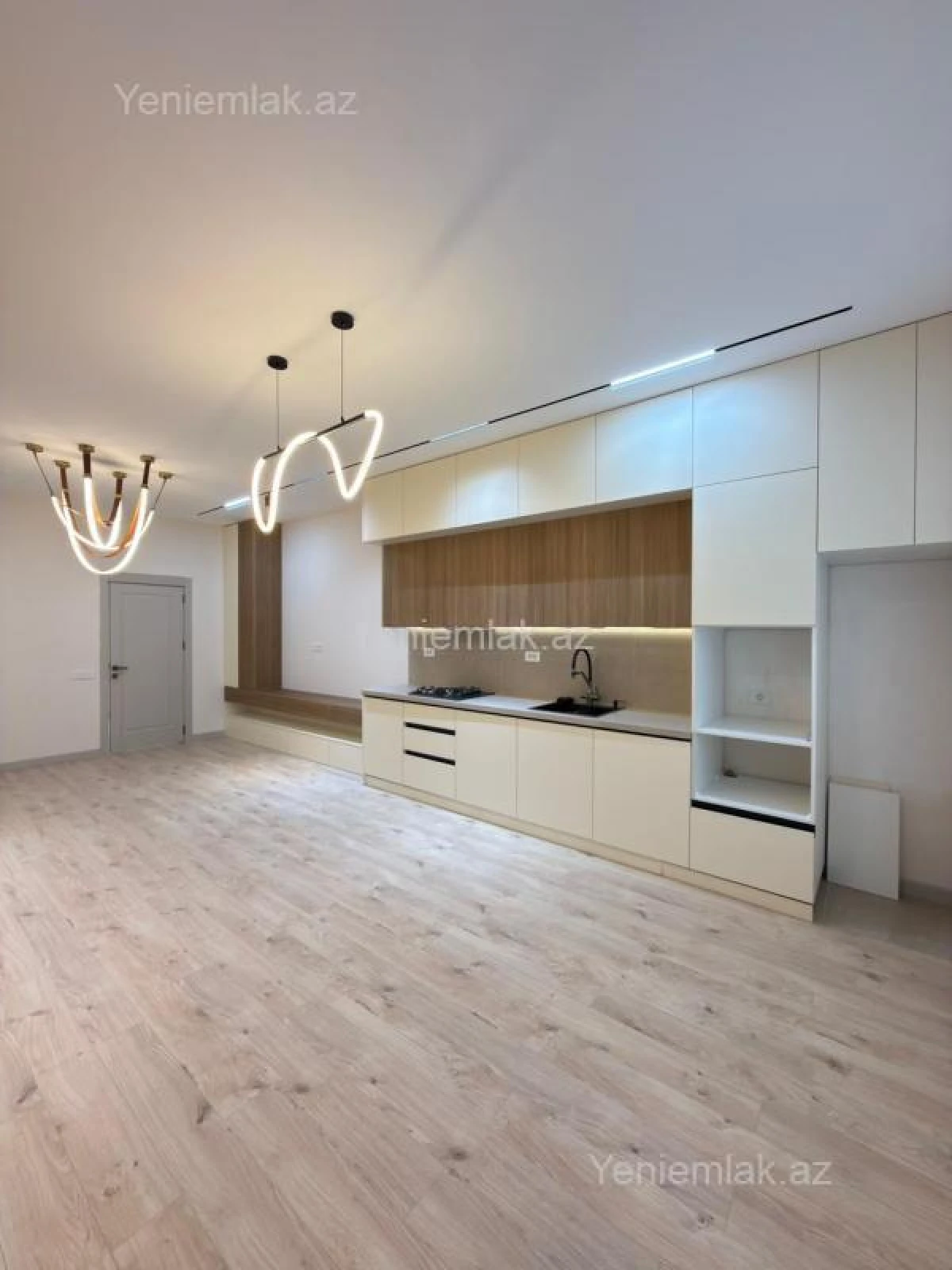 Satılır 4 otaqlı yeni tikili 142 m²