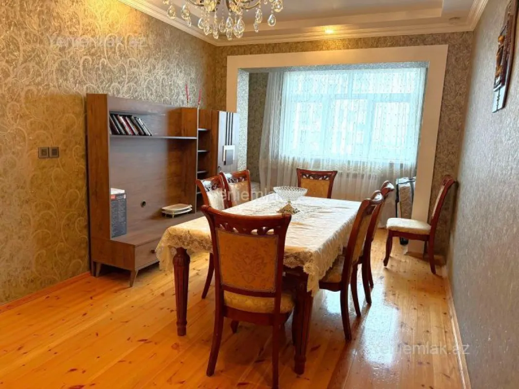 Satılır 4 otaqlı köhnə tikili 110 m²