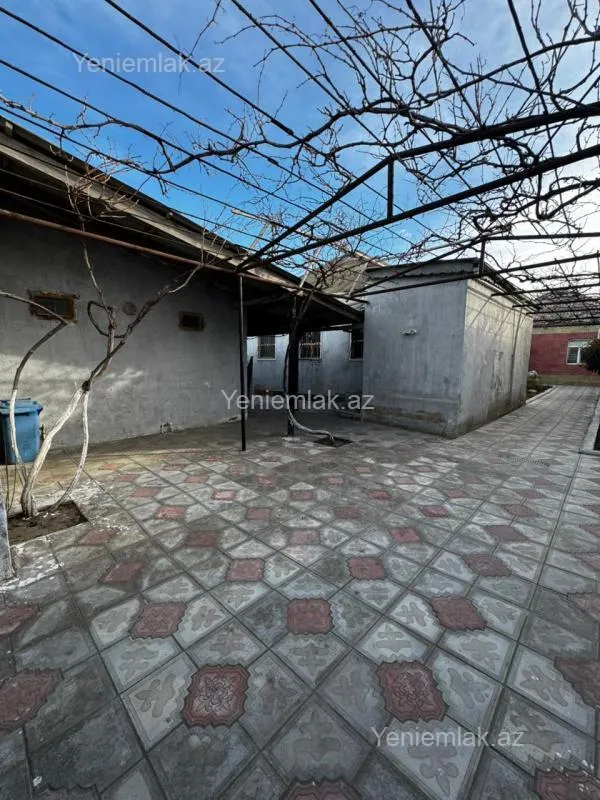 Satılır 7 otaqlı həyət evi 348 m²