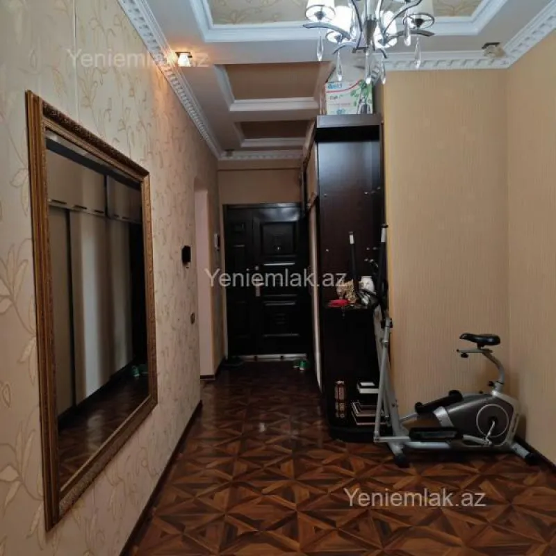 Satılır 4 otaqlı köhnə tikili 141 m²