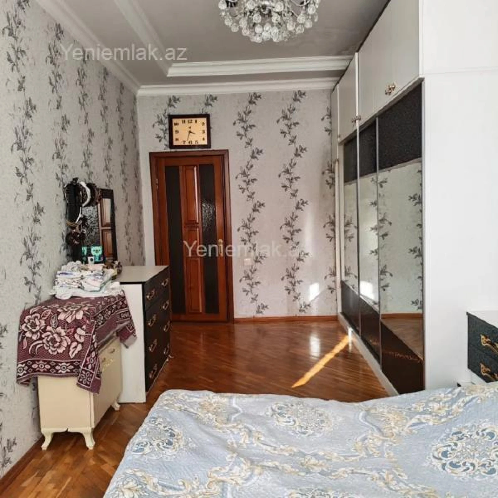 Satılır 4 otaqlı köhnə tikili 141 m²