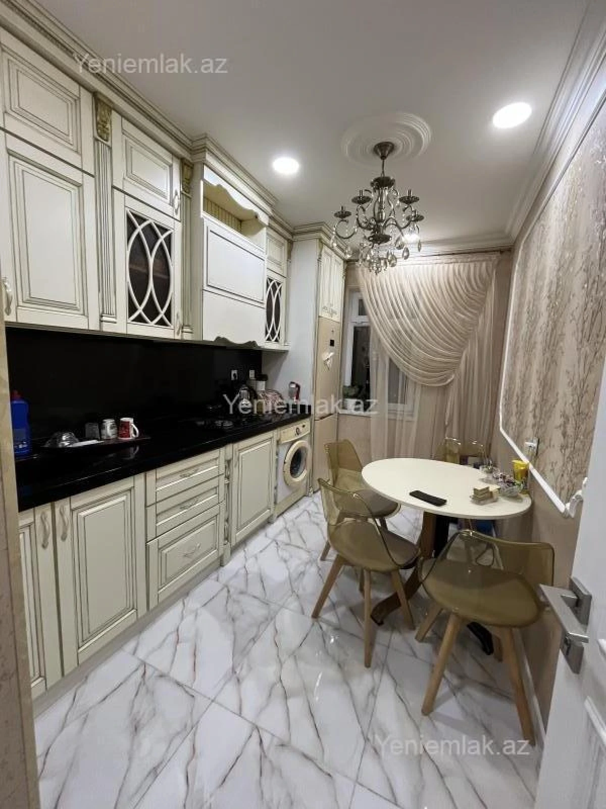 Satılır 4 otaqlı köhnə tikili 98 m²
