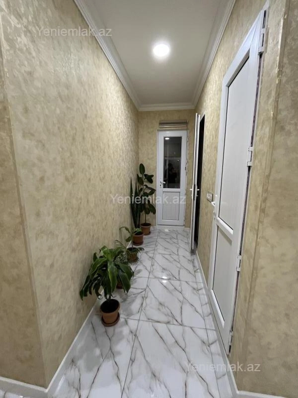 Satılır 4 otaqlı köhnə tikili 98 m²