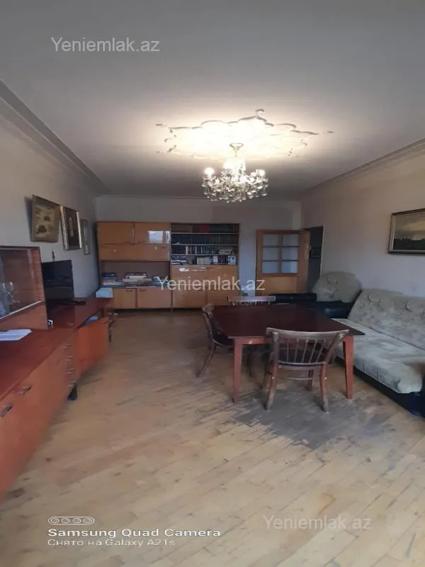 Satılır 2 otaqlı köhnə tikili 65 m²