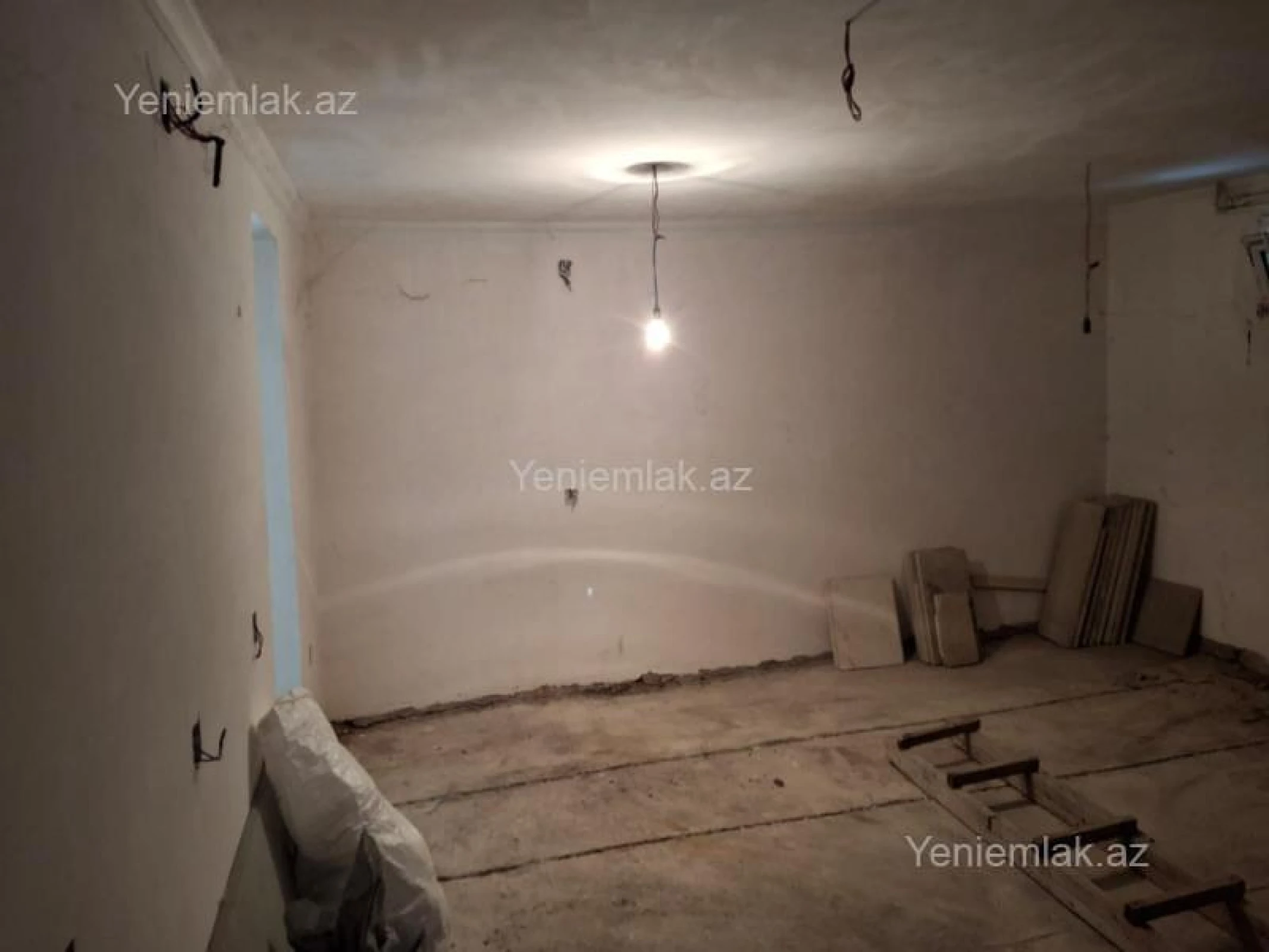 Satılır 2 otaqlı köhnə tikili 73 m²