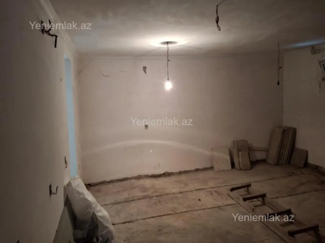 Satılır 2 otaqlı köhnə tikili 73 m²