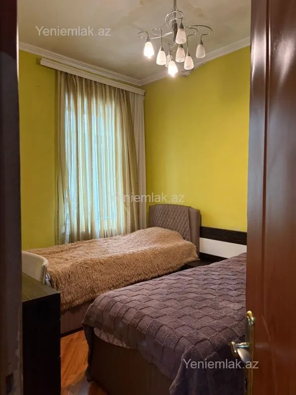 Satılır 3 otaqlı köhnə tikili 80 m²