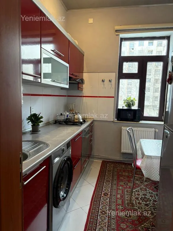 Satılır 3 otaqlı köhnə tikili 80 m²