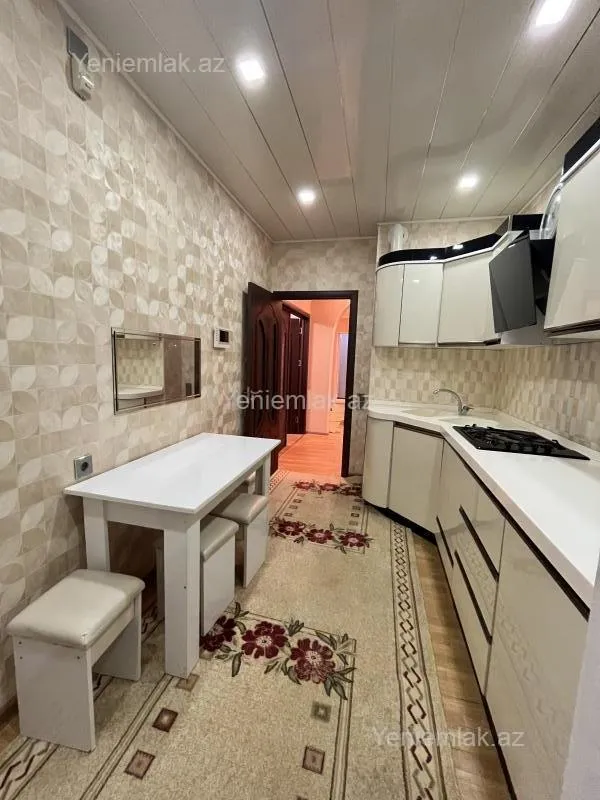 Kirayə verilir 4 otaqlı köhnə tikili 98 m²