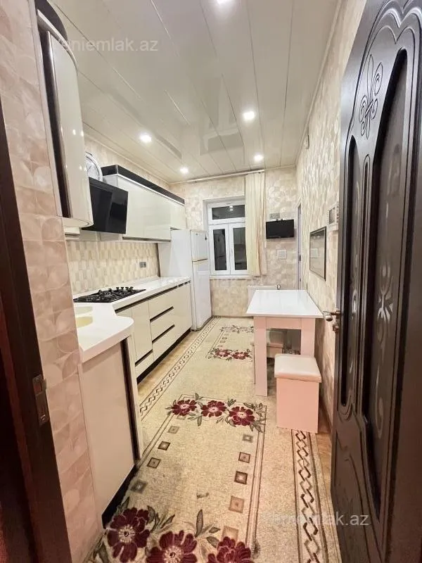 Kirayə verilir 4 otaqlı köhnə tikili 98 m²