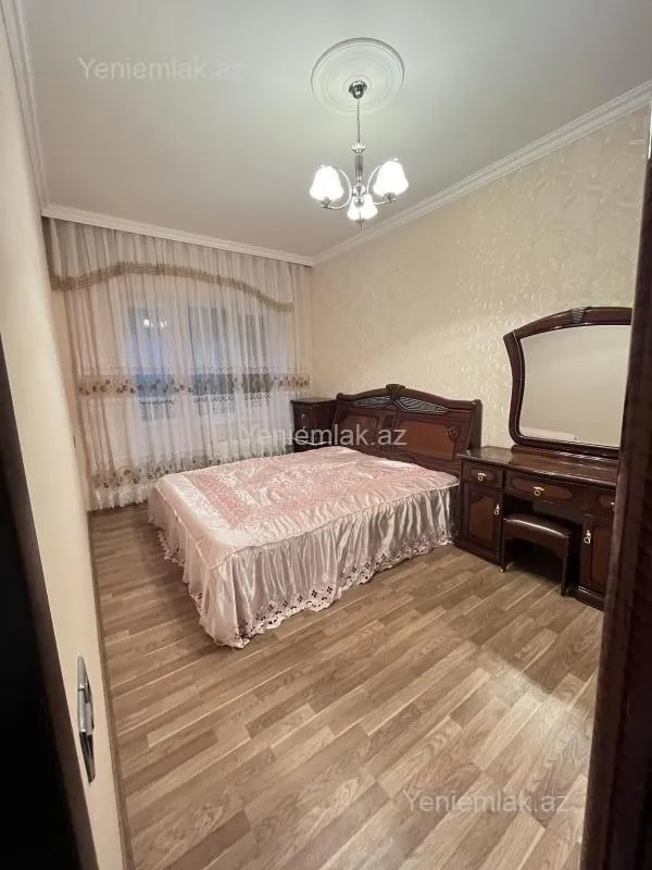 Kirayə verilir 4 otaqlı köhnə tikili 98 m²