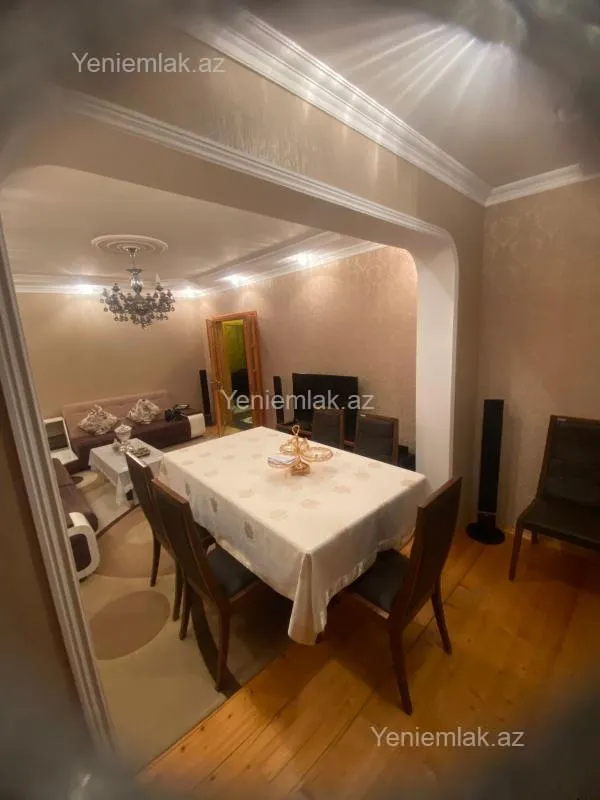Satılır 4 otaqlı köhnə tikili 90 m²