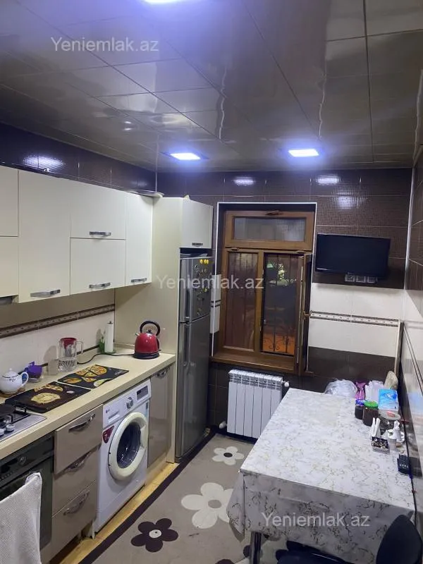 Satılır 4 otaqlı köhnə tikili 90 m²