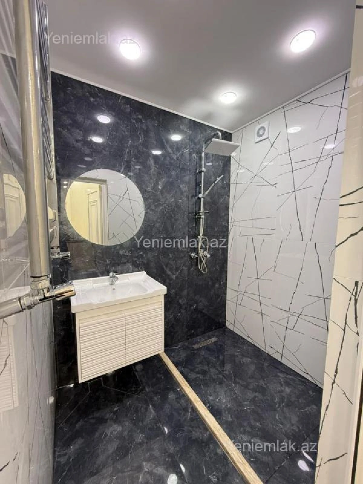 Satılır 2 otaqlı köhnə tikili 60 m²