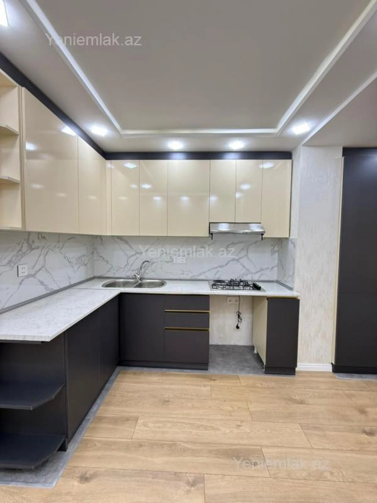 Satılır 2 otaqlı köhnə tikili 60 m²