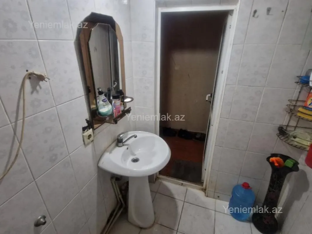 Satılır 2 otaqlı köhnə tikili 55 m²