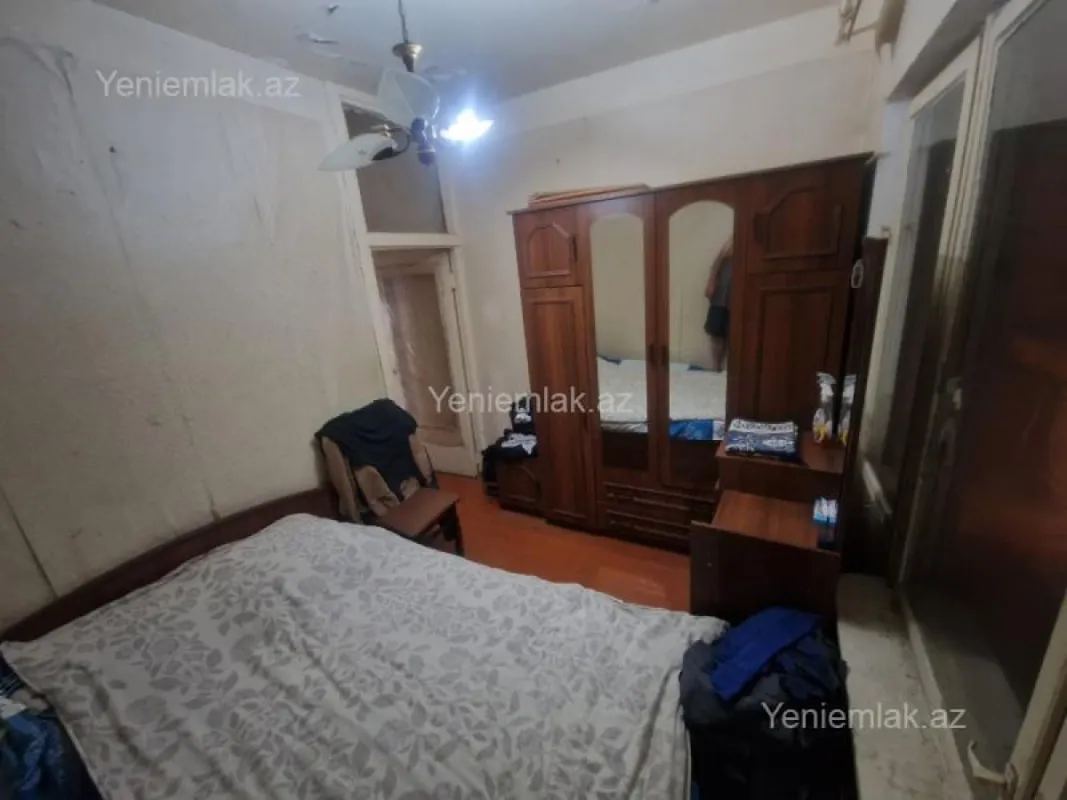 Satılır 2 otaqlı köhnə tikili 55 m²