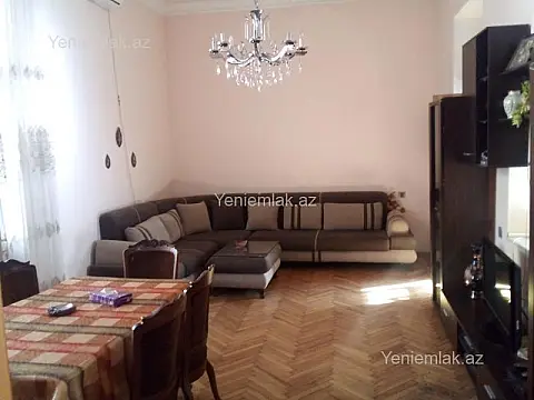Satılır 4 otaqlı köhnə tikili 85 m²