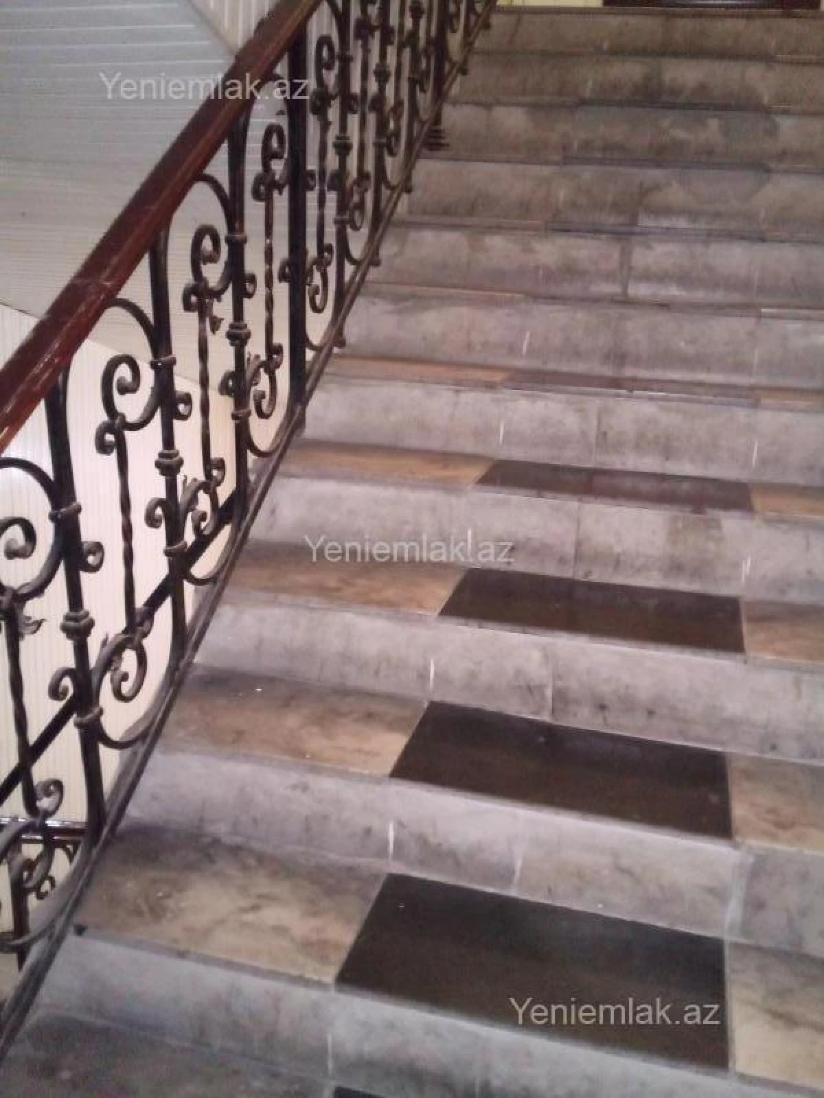 Satılır 4 otaqlı köhnə tikili 85 m²