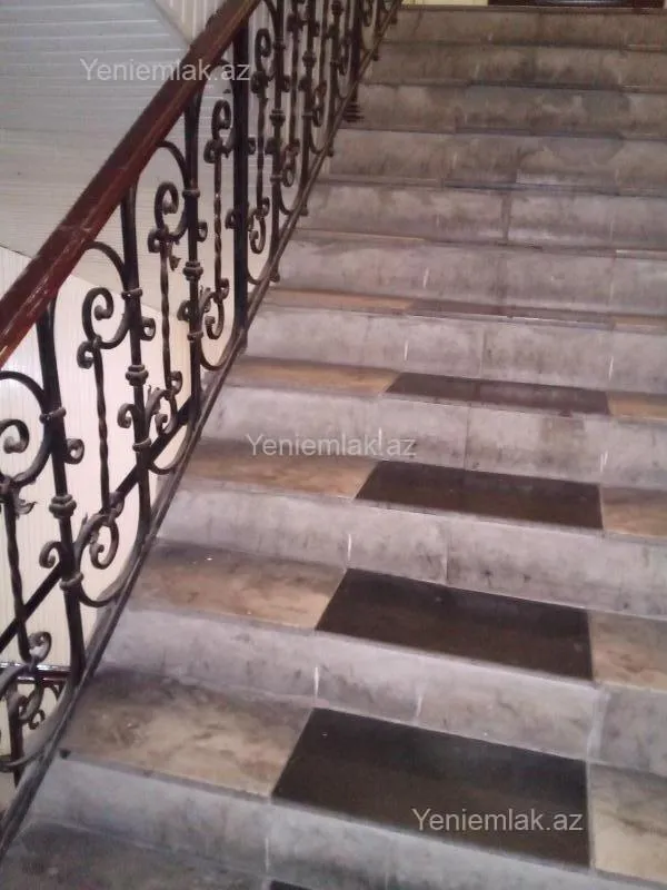 Satılır 4 otaqlı köhnə tikili 85 m²